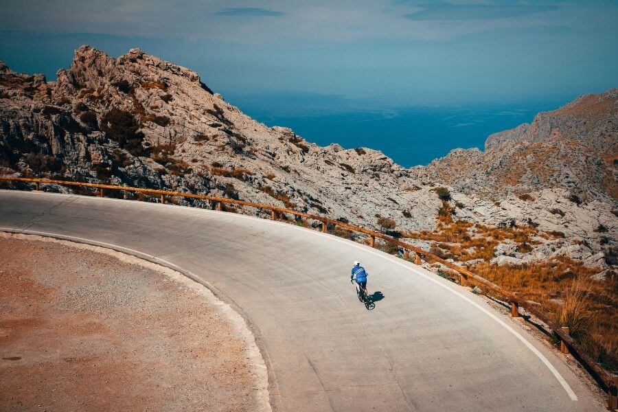 Cómo hacer cambios de marcha correctamente en el ciclismo de carretera para mejorar tu rendimiento
